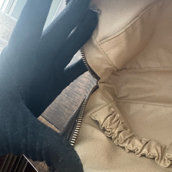 Louis Vuitton
Monogram Trousse Toilette 23 - Picture 11 of 15